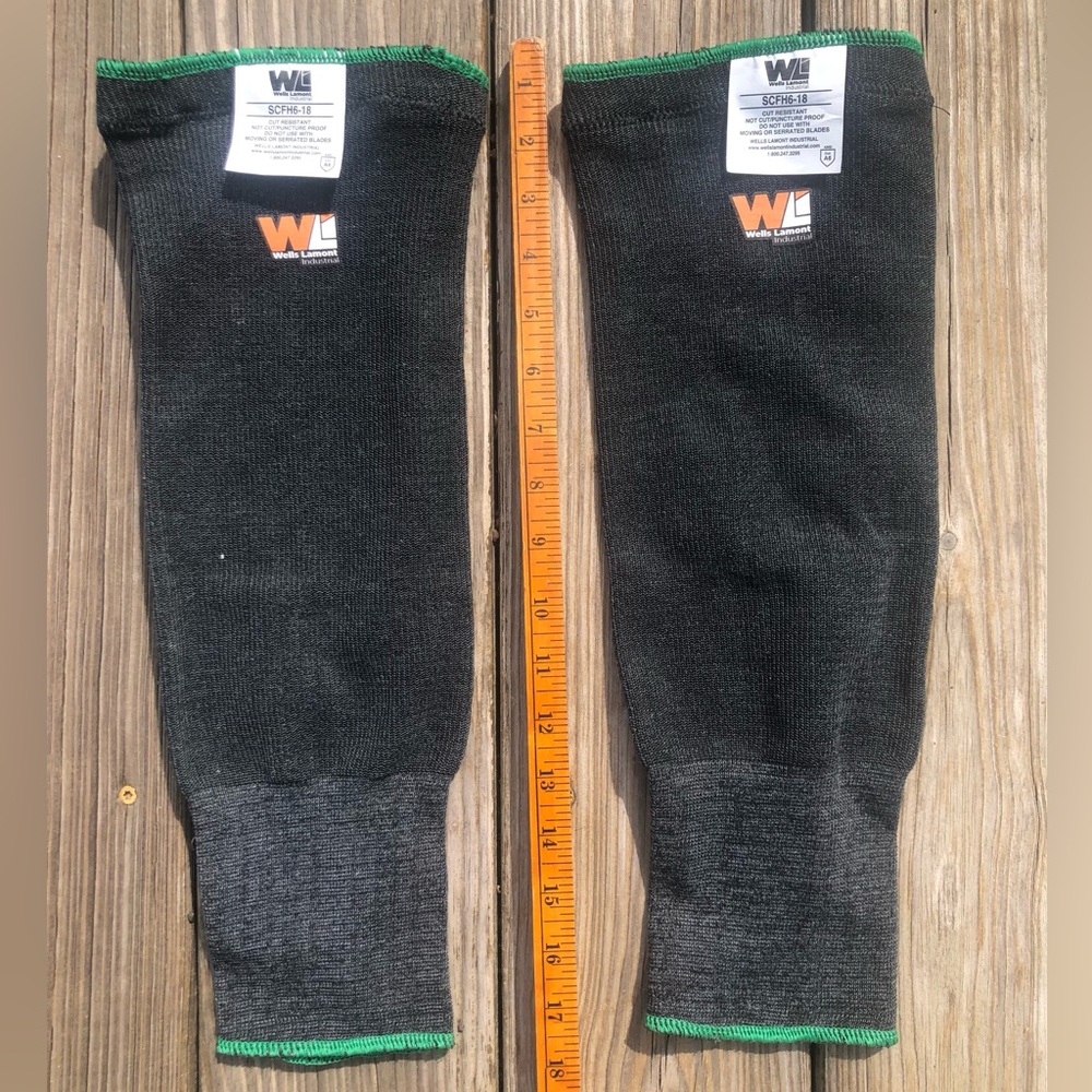 Protective sleeves, also keeps arms warm